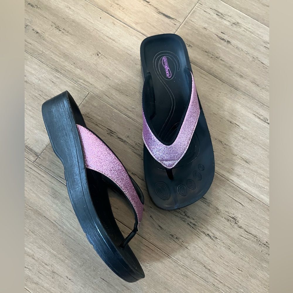 Aerothotic pink glitter slide thong women’s sandals. Size 37/6.5
